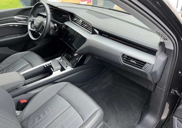Audi e-tron cena 165900 przebieg: 16000, rok produkcji 2022 z Łódź małe 232